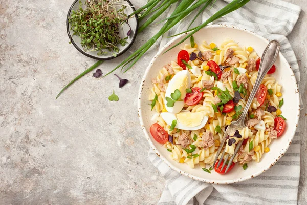 Pastasalade Met Groenten Tonijn Tafel — Stockfoto