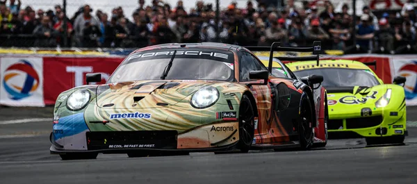 Le Mans / Fransa - 15-16 Haziran 2019: 24 saat Le Mans, Team Project 1Team, Porsche 911 RSR LMGTEAm, Le Mans - Fransa