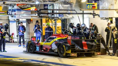 Le Mans / Fransa - 15-16 Haziran 2019: 24 saat Le Mans, Yüksek Sınıf Yarış Takımı, Oreca07 LMP2 Bakım işlemleri için tribünlerde, Le Mans - Fransa 24 saat yarışı