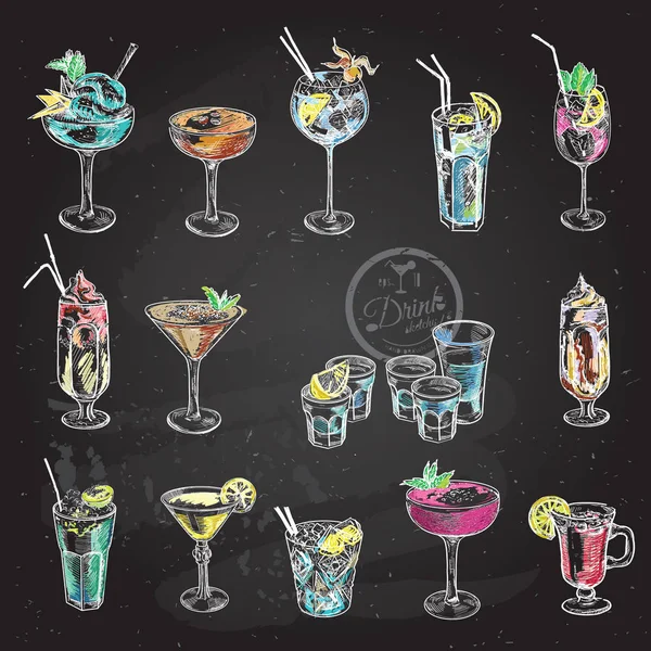 Set di cocktail alcolici disegnato a mano. Illustrazione vettoriale — Vettoriale Stock