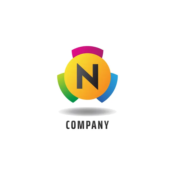 Lettre N concept joyeux de logo, modèle alphabétique coloré de conception de logo, vert, bleu, violet, dégradé, forme arrondie d'ellipse, trois éléments — Image vectorielle