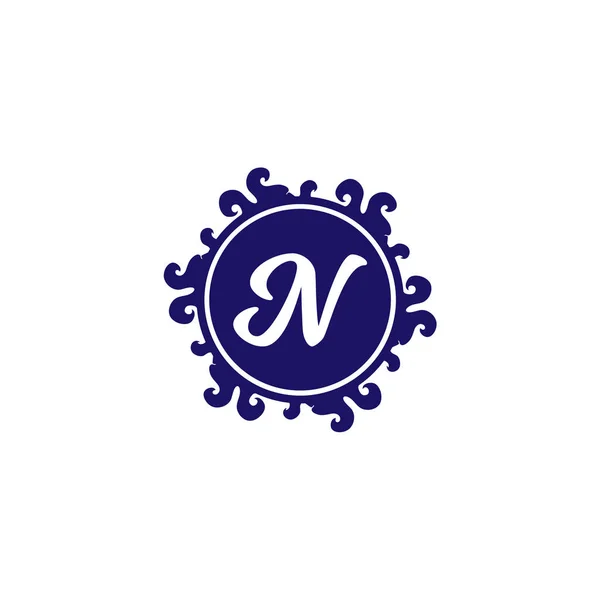 Lettre N Logo Alphabet décoratif isolé sur fond blanc, concept élégant de logo bouclé et floral, modèle de conception de logo Abjad initial bleu de luxe. Projet de fichier EPS 10 — Image vectorielle