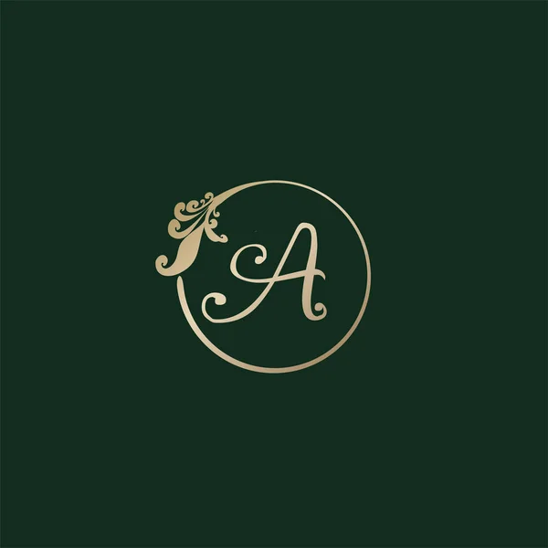 Carta Logotipo Alfabeto Decorativo Isolado Fundo Verde Anel Ouro Luxo — Vetor de Stock