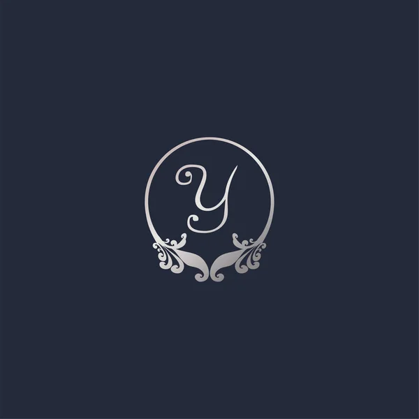 Lettre Anneau Couronne Décoratif Alphabet Logo Isolé Sur Fond Bleu — Image vectorielle