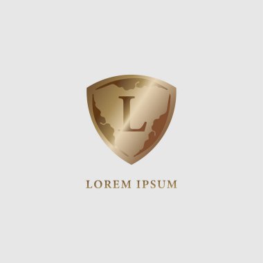Lüks altın dekoratif kalkan çizimi. L harfi alfabe logo tasarım şablonu. Güvenlik, koruma logosu kavramı. İlk Abjad şirketi logosu açık gri arkaplanda izole edilmiş.