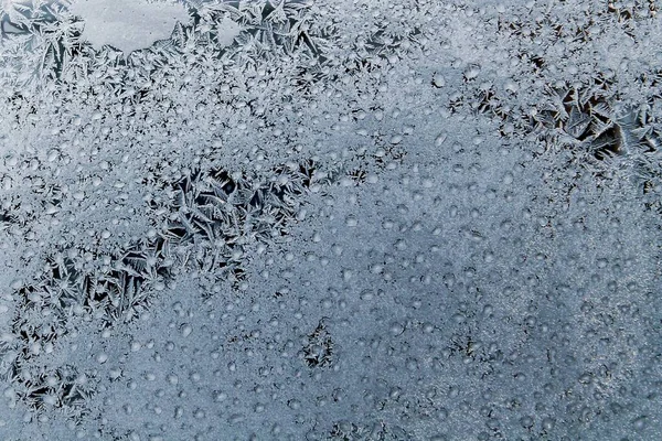 Frost auf dem Fensterglas. eingefrorene Tropfen — Stockfoto