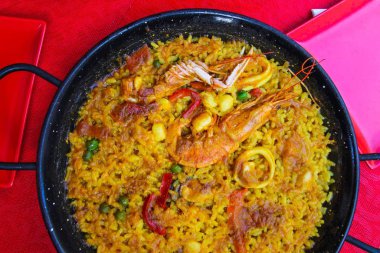 Deniz mahsullü pirinç, Endülüs 'ün tipik deniz ürünleri mutfağı.