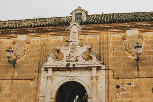 Vista de la antigua fachada decorativa de la casa. Andalucía España — Foto de Stock