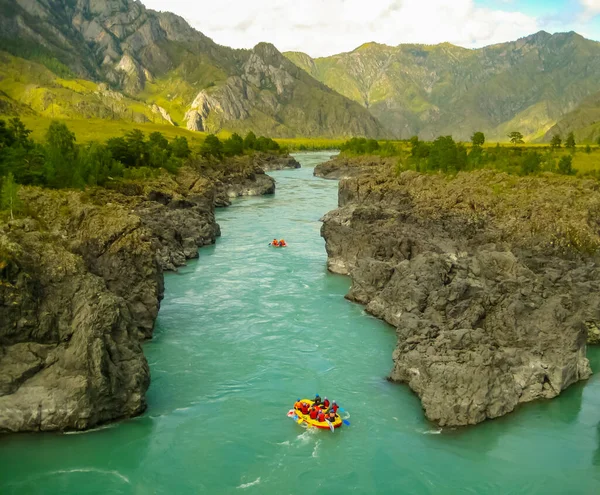 Rafting along the canyon of a mountain river — Stock Photo, Image