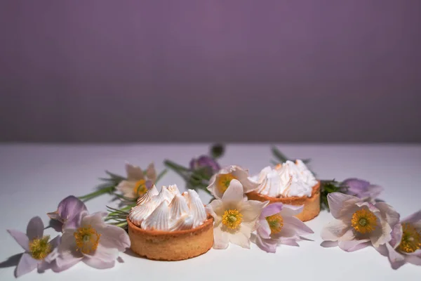 Delicate White Flowers Pastries White Cream — Stock Photo, Image