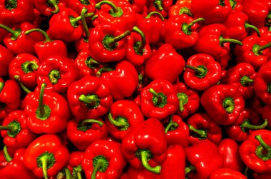 Roback 'teki dükkanda taze kırmızı biber