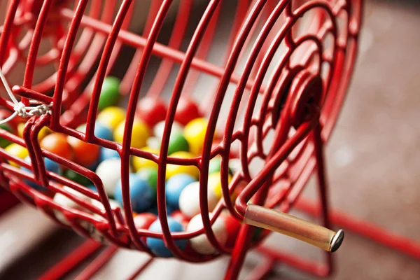 Juego de rifa roja con diferentes bolas de colores para bingo — Foto de Stock