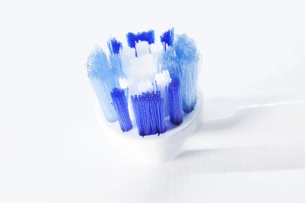 Electric toothbrush head with blue and white straws in close-up — Stock Photo, Image