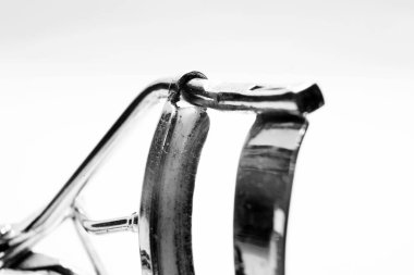 Kirpik bükme makinesinin parçası.