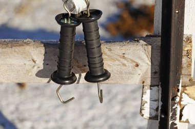 At otlağı için kancalarla tut