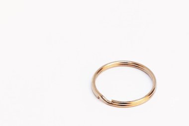 beyaz arkaplanda basit bir anahtarlık