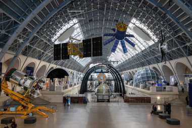 Moskova, Rusya - 26 Ocak 2020: Vdnh 'deki uzay pavyonu (Cosmos). Rus Kozmos Keşif Müzesi (İç görünüm)