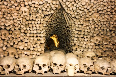 Sedlec Ossuary (Kostnice v Sedlci) iç (insan kemikleri) ayrıntıları. Kutna Hora, Çek Cumhuriyeti