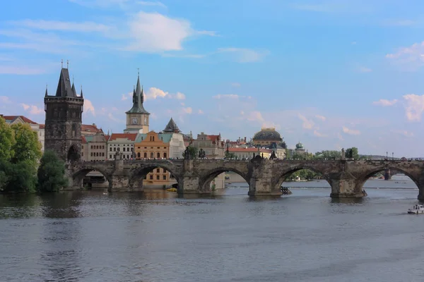 Ponte Charles Karluv Mais Sobre Rio Vltava Praga República Checa — Fotografia de Stock