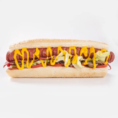 Özel soslu sosisli sandviç.