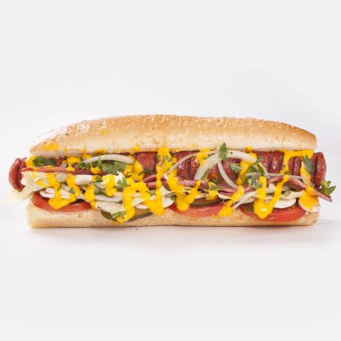 Özel soslu sosisli sandviç.