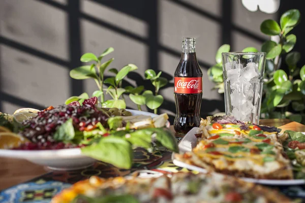 Mesa Almuerzo Perfecta Con Cocacola —  Fotos de Stock