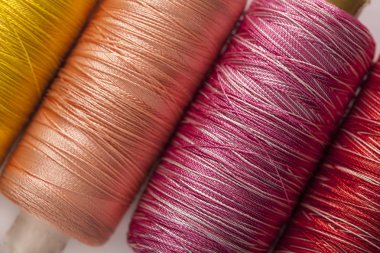 İplik rengi tam dokuya çevirir  