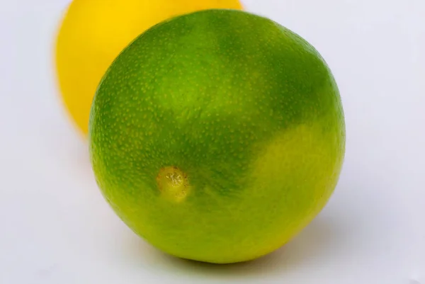 Close up of a green lemon — Stock fotografie