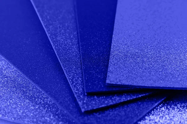 Kolor tekstury świątecznej.Klasyczny niebieski kolor roku 2020 brokat tekstury walentynki tło z musujących — Zdjęcie stockowe
