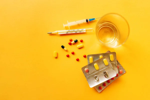 Many different colorful medication and pills from above. — Stock Photo, Image