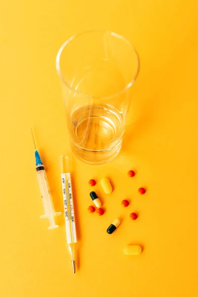 Many different colorful medication and pills from above. — Stock Photo, Image