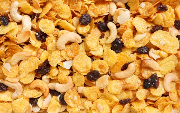 Cornflakes überzogen Karamell mit Cashewnüssen und Rosinen — Stockfoto
