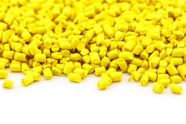 Žluté plastové pryskyřice (Masterbatch) na bílém pozadí — Stock fotografie