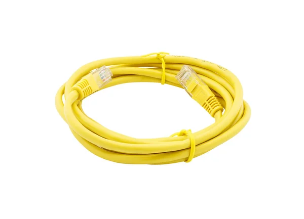 Cable LAN amarillo aislado sobre fondo blanco — Foto de Stock