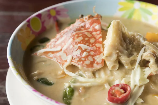 Kogt hvid sojabønne med blå krabbe i skål - thai food - Stock-foto