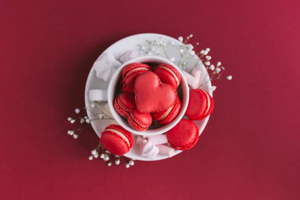 Dia Dos Namorados Fundo Com Rosa Francês Forma Coração Macarons — Fotografia de Stock