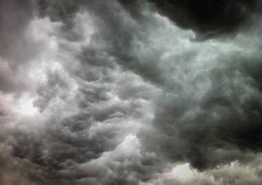 Fırtına bulutları toplanıyor gökyüzünde