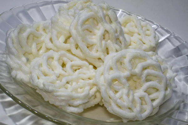 Comida Tradicional Crujiente Galletas Blancas Sirven Los Platos — Foto de Stock
