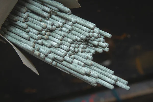 Yakın çekim endüstriyel kavisli kaynak elektrotları