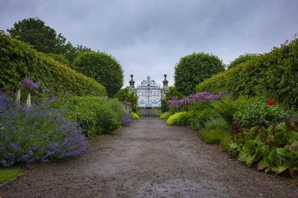 The gardens of Dunrobin Castle, a stately home in Sutherland, Scotland — Stock Photo, Image