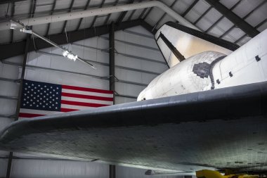 Kaliforniya Bilim Merkezi 'nin Samuel Oschin Pavyonu' ndaki Uzay Mekiği Endeavor.