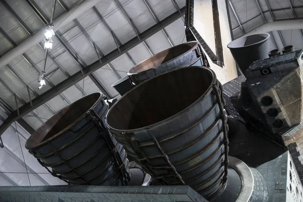 O ônibus espacial Endeavor no Pavilhão Samuel Oschin do Centro de Ciência da Califórnia — Fotografia de Stock