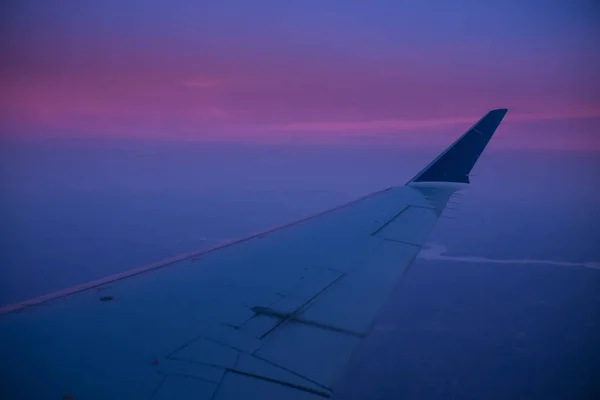 Zonsopgang vanuit een vliegtuig — Stockfoto