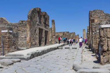 Pompeii, modern Napoli yakınlarında antik bir Roma şehri.