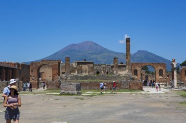 Pompeii, modern Napoli yakınlarında antik bir Roma şehri.