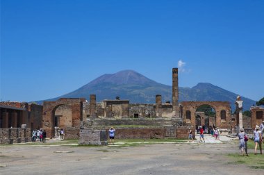 Pompeii, modern Napoli yakınlarında antik bir Roma şehri.