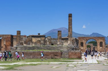 Pompeii, modern Napoli yakınlarında antik bir Roma şehri.