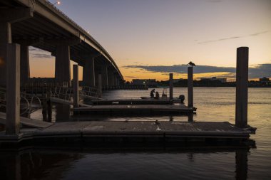 Florida Daytona Sahili 'nde Gün Doğumu Balıkçılık 