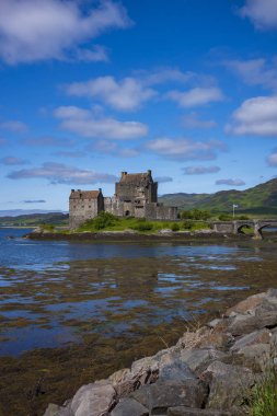 Eilean Donan, Dornie köyünün yakınlarında güzel bir kale.