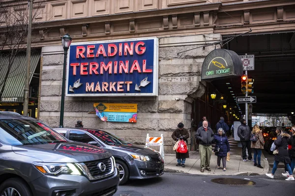 Philadelphia Usa Feb 2020 Patrons Shop Reading Terminal Market Enclosed — Stock Photo, Image